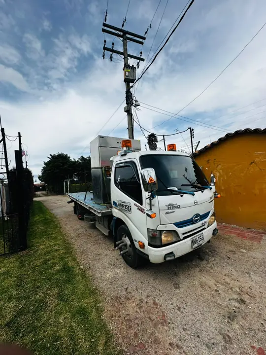 Grúa en vía rural