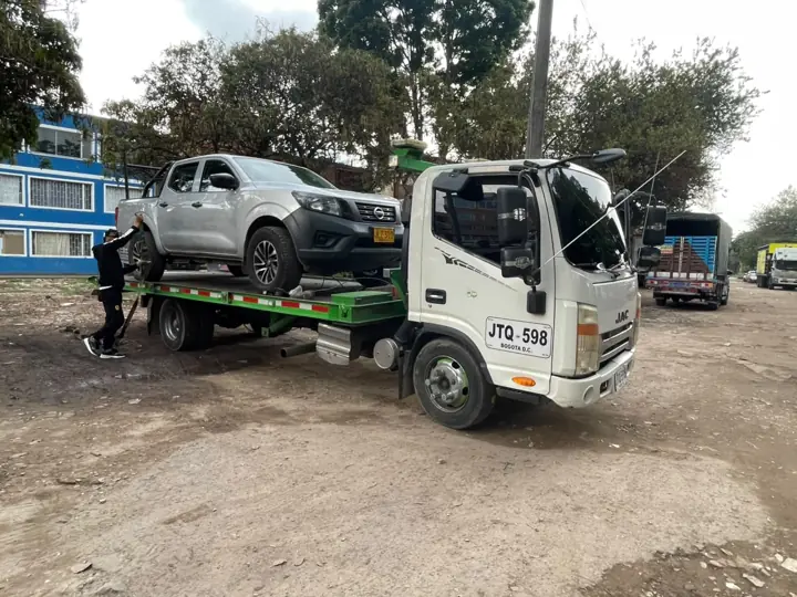 Grúa con camioneta pickup