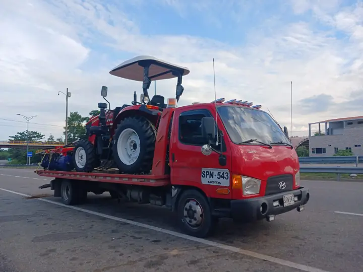 Transporte de tractor agrícola
